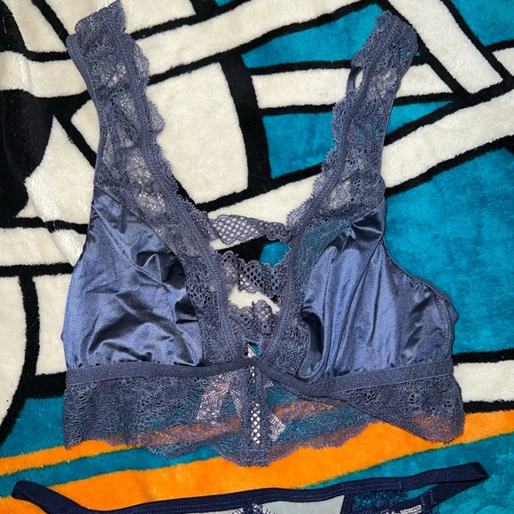 💙 New VS Bralette & Itsy Panty- XS/S 💙 - Picture 3 of 8